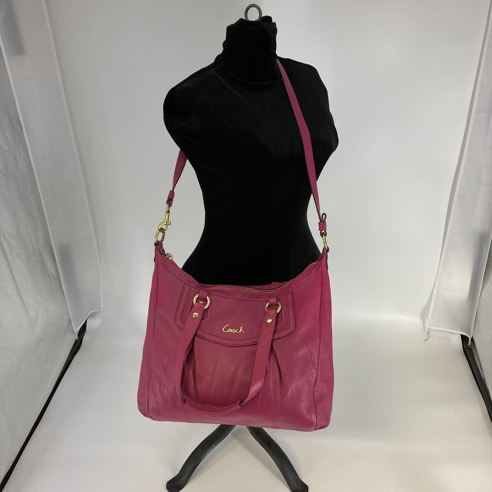 COACH F20104, LARGE MAGENTA LEATHER SHOULDER BAG